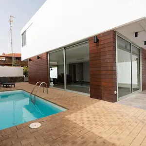 https://modern-2br-villa-private-pool-and-parking.in-canary-islands.com